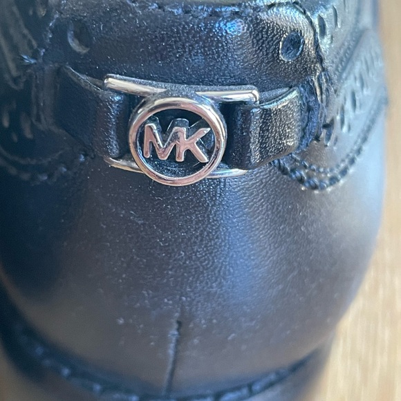 Classic Black Leather Brogues for Women - Picture 5 of 8